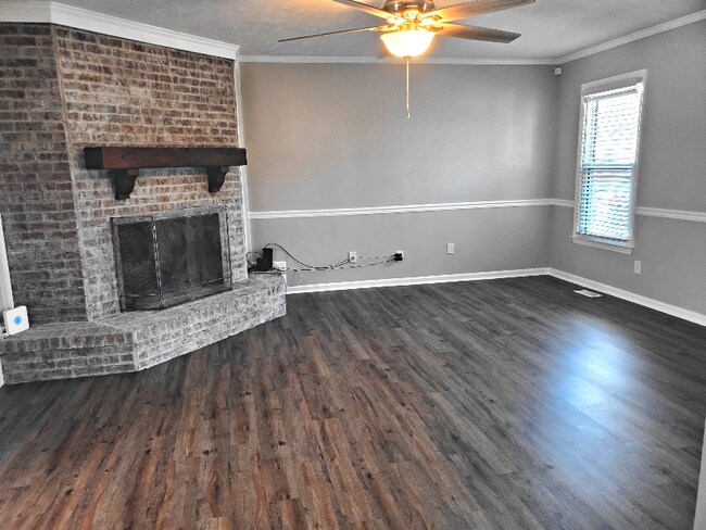 Building Photo - 6731 Bluffview Dr