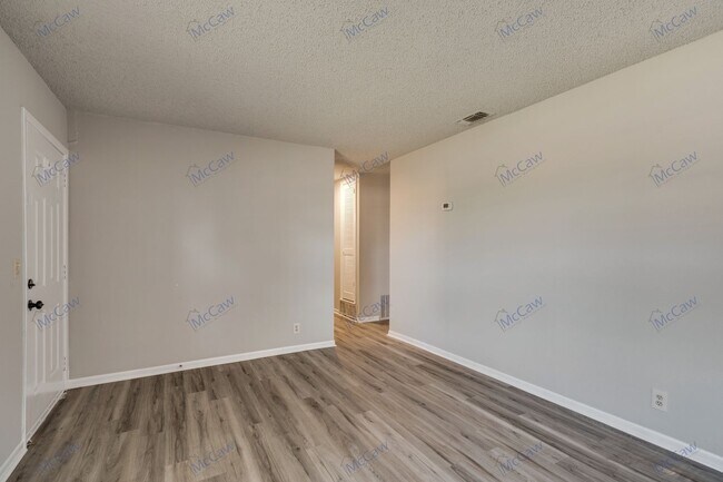 Building Photo - 3/1.5 Home in Wichita Falls! **Move-in Spe...