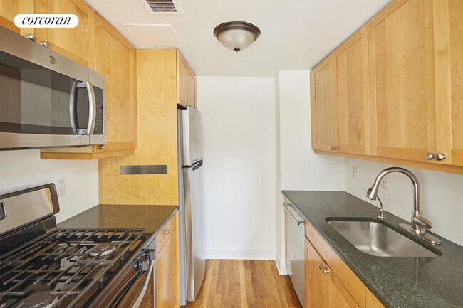 Building Photo - 123 Boerum Pl