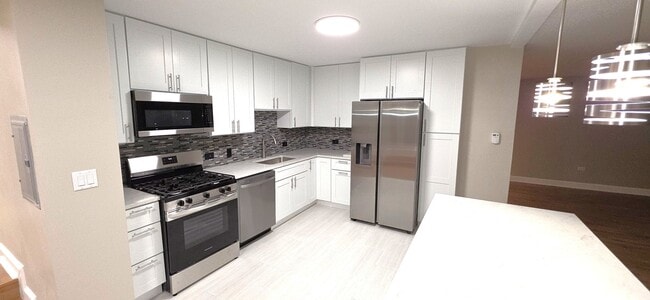 Foto del edificio - 8801 W Golf Rd