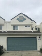 Building Photo - 12 Shoal Dr E