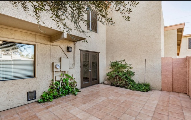 Building Photo - 4482 W Palmaire Ave