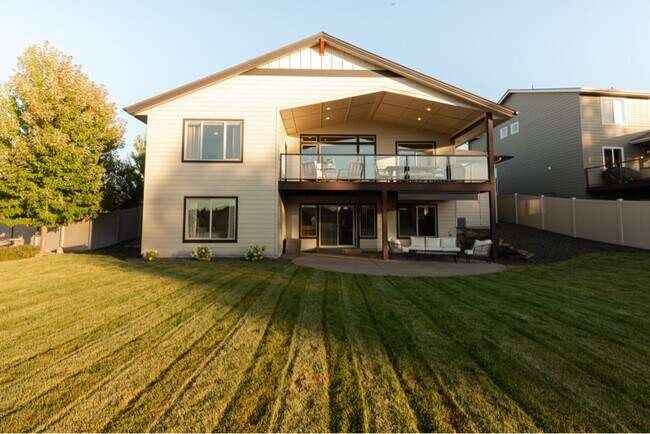 Building Photo - 7104 S Pheasant Ridge Dr