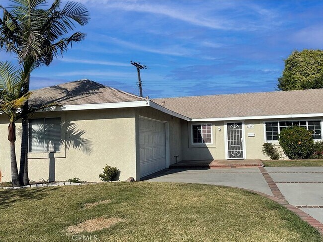 Foto del edificio - 14332 Thunderbird Cir