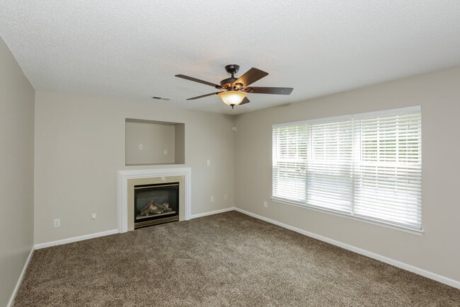 Foto del edificio - 2112 Highland Park Dr