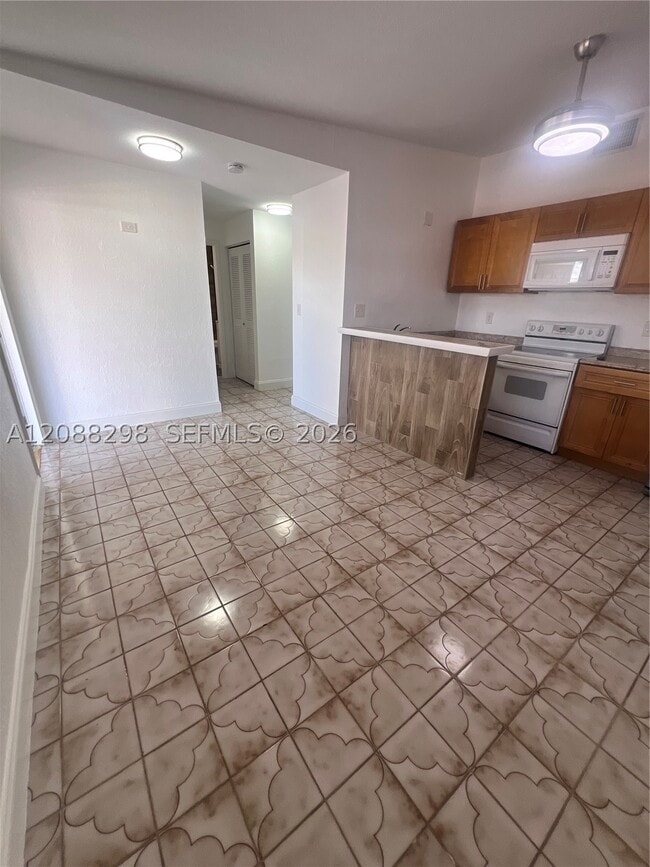 Building Photo - 1615 SW 137th Pl