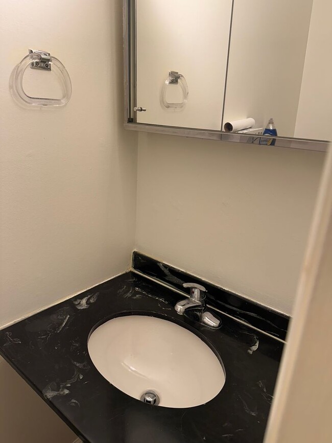 Foto del edificio - 2 Bedroom/ 2 1/2 Bath Condo In Georgetown