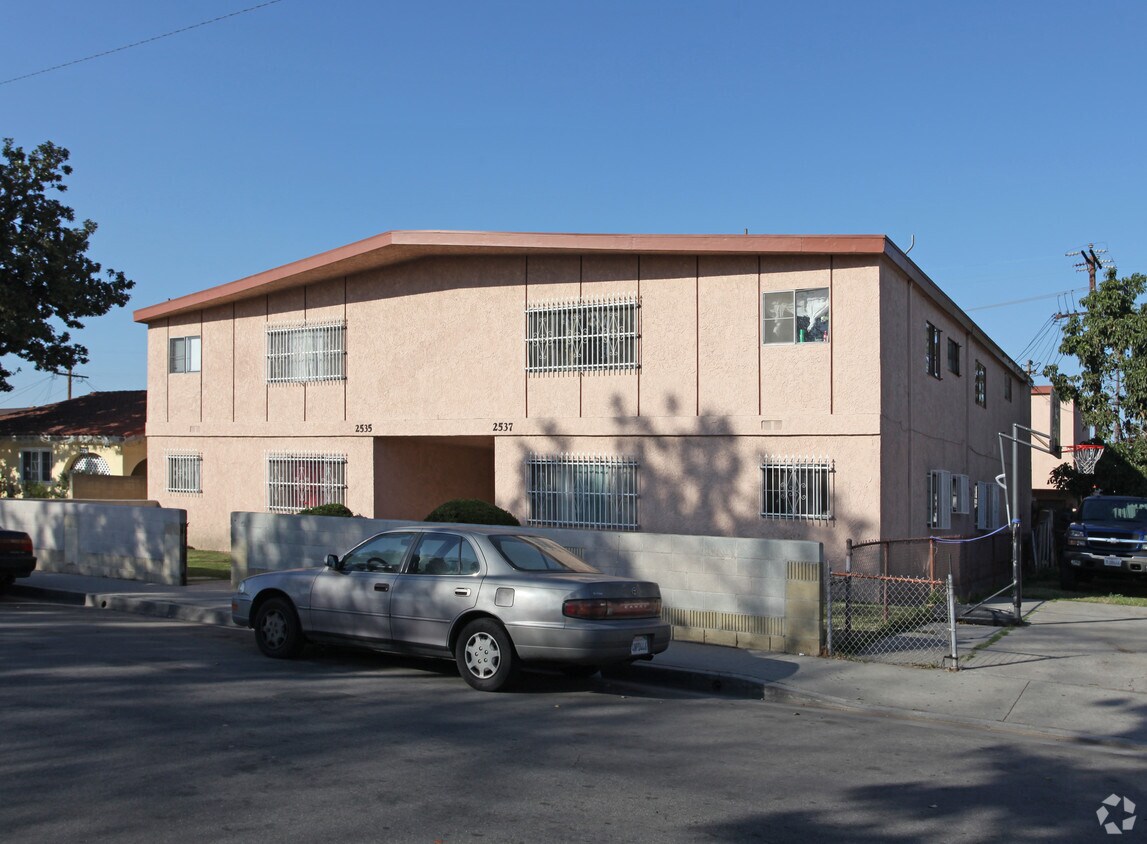 25352537 California St, Huntington Park, CA 90255 Apartments in