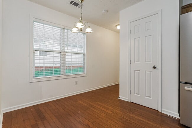 Building Photo - 437 Camella Cir