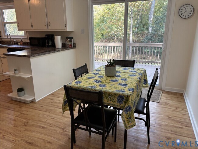 Foto del edificio - 3856 River Rd W