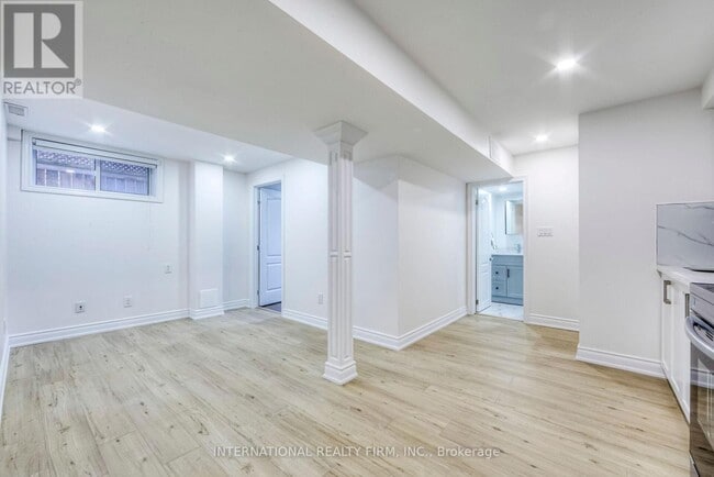 Building Photo - 1051 Caven St