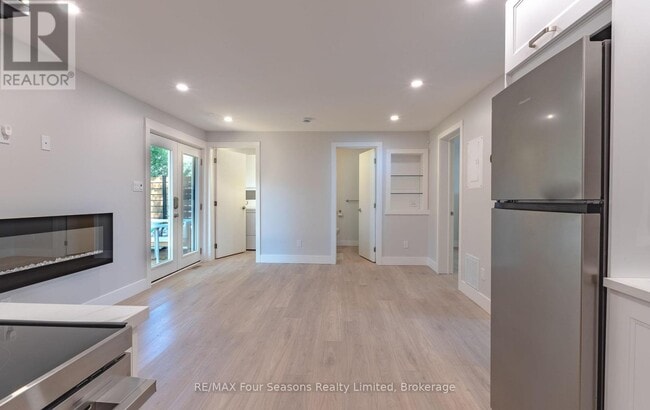 Building Photo - 9811 Beachwood Rd