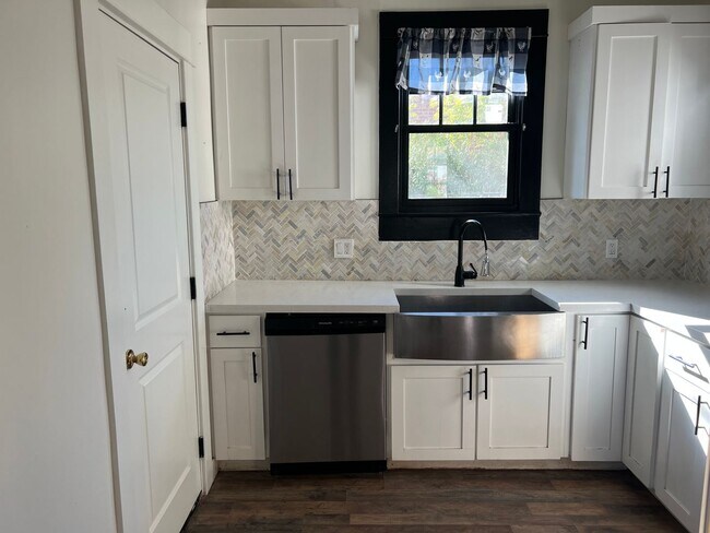 Foto del edificio - VINTAGE HOME BUILT IN 1926