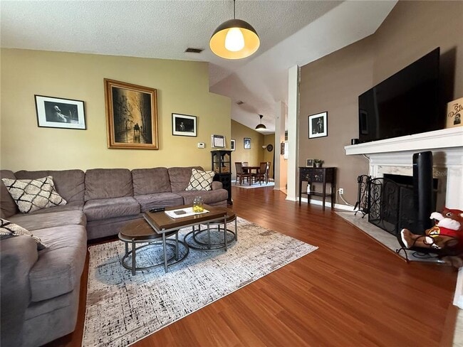 Foto del edificio - 9941 Red Clover Ave