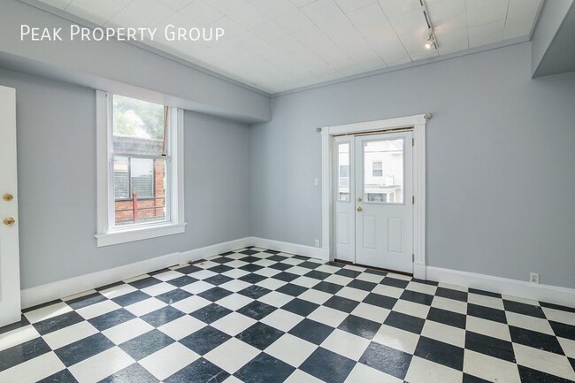 Building Photo - 2552 Vestry Ave