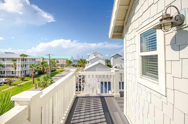 Building Photo - 68 Cobia St