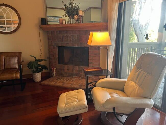 Building Photo - 8870 Villa La Jolla Dr