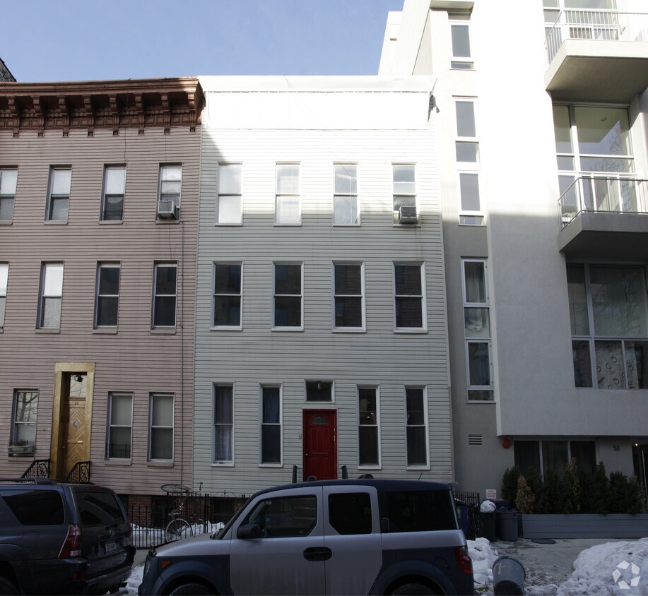 Building Photo - 51 Java St