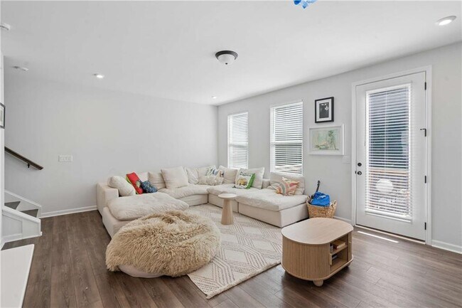 Foto del edificio - 383 Skylar Way SE