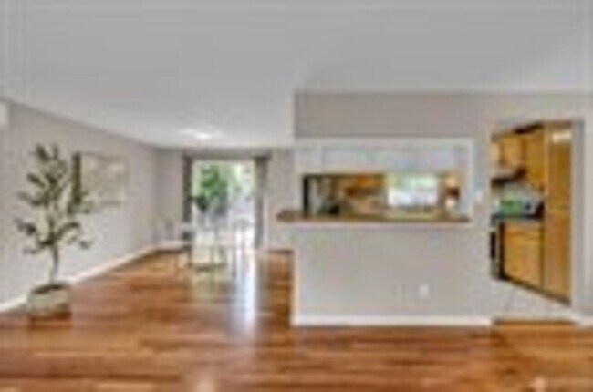 Foto del edificio - Move-In Ready 5-Bed on a Quiet Kingsgate Cul-de-Sac