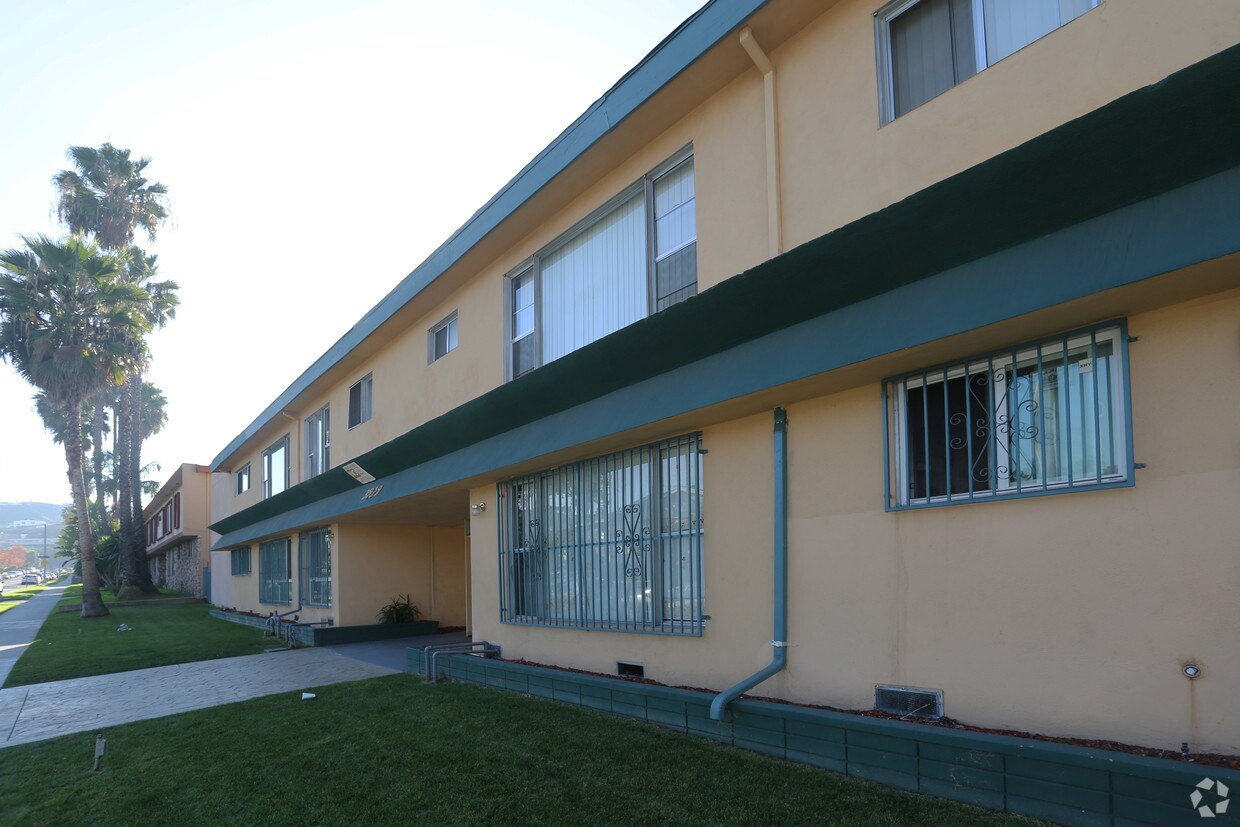 Building Photo - 3939 Stevely Ave
