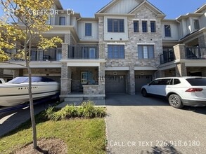 Building Photo - 115 S Creek Dr