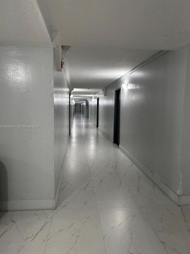 Foto del edificio - 9320 Fontainebleau Blvd