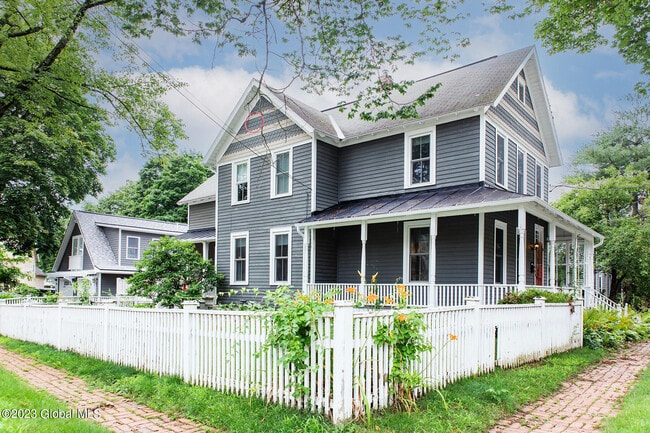 Building Photo - 303 Nelson Ave
