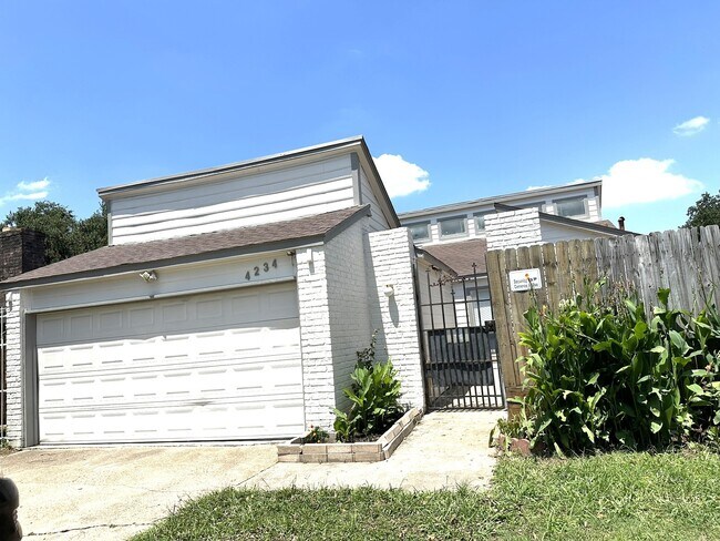 Foto del edificio - 4234 Willow Beach Dr