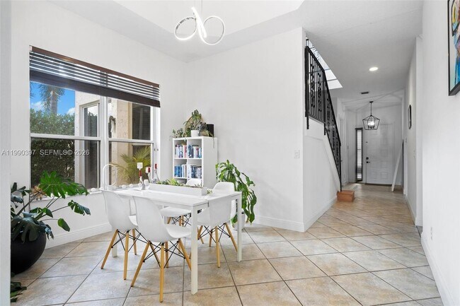 Building Photo - 2707 SW 135th Ave