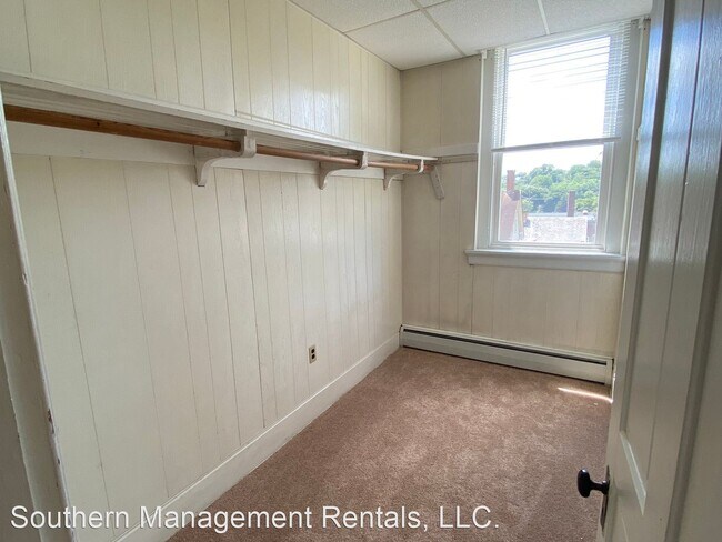 Building Photo - 3 br, 1 bath House - 32 Church St. Apt B, ...