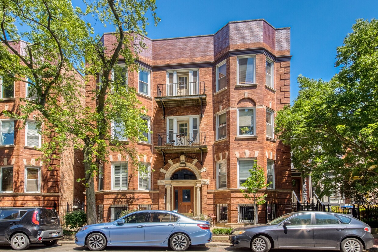 Primary Photo - 5207 S Blackstone Ave