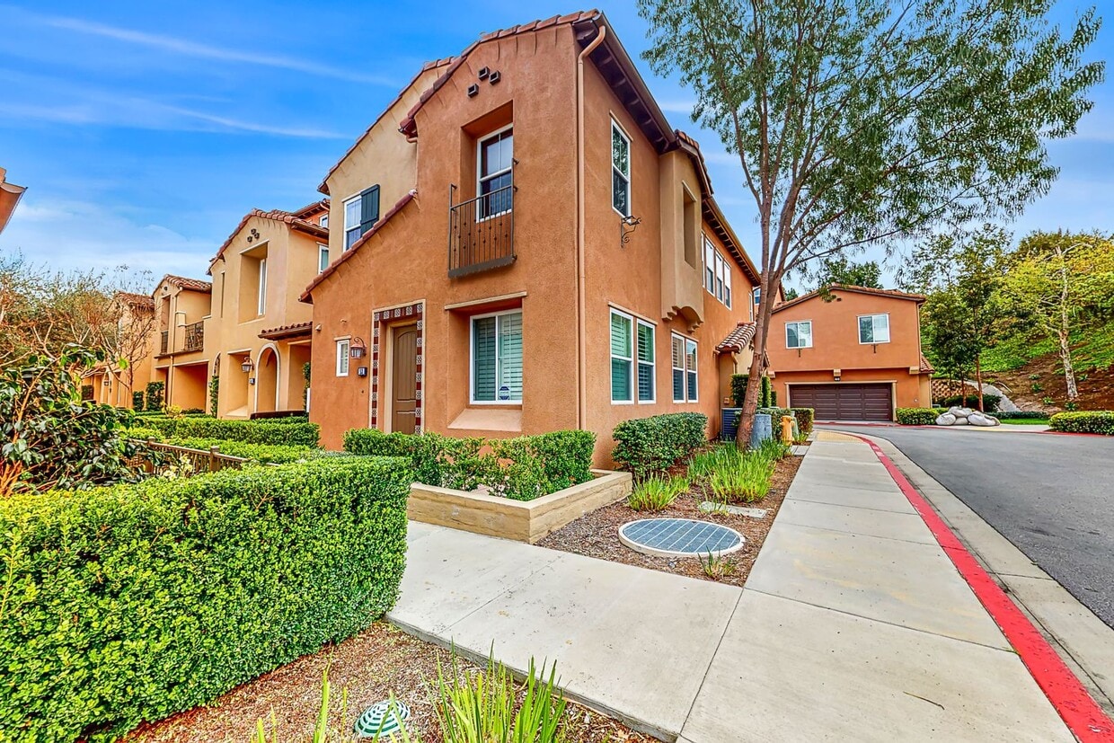 Primary Photo - Outstanding Townhome in Aliso Viejo