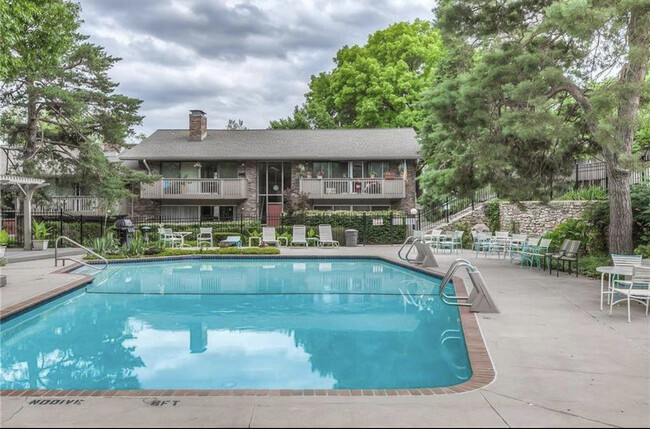 Park Place Condominiums - 8718 Metcalf Ave