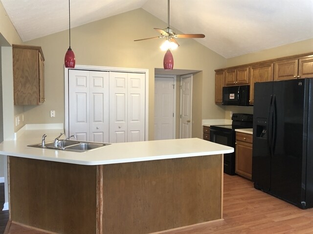 Foto del edificio - 112 Pine Orchard Ct