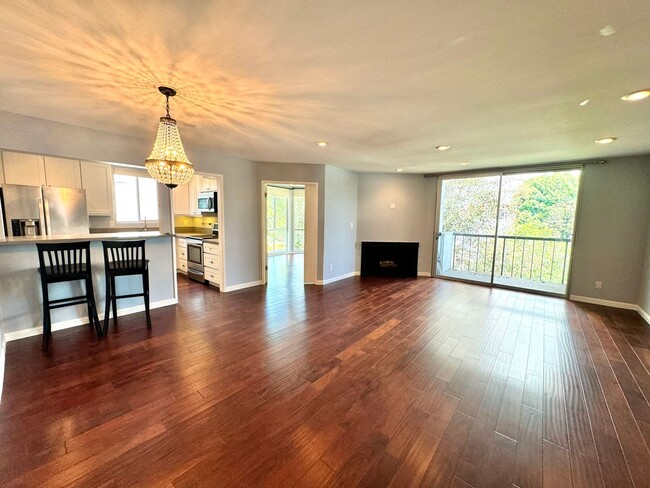 Foto del edificio - Resort-Style Living in Prime WeHo!