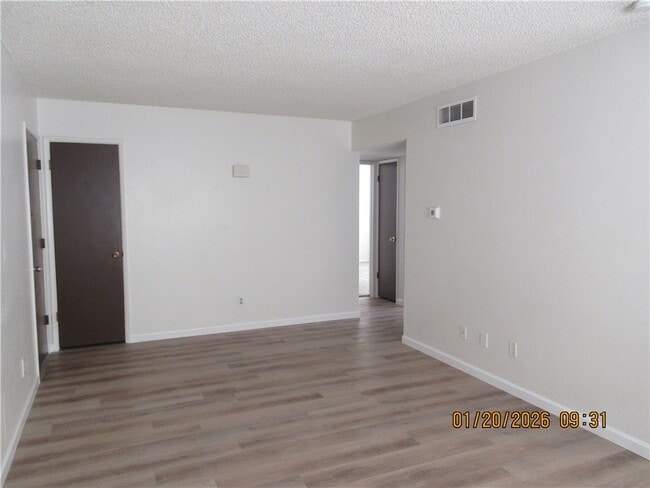 Building Photo - 2015 Wickieup Ave