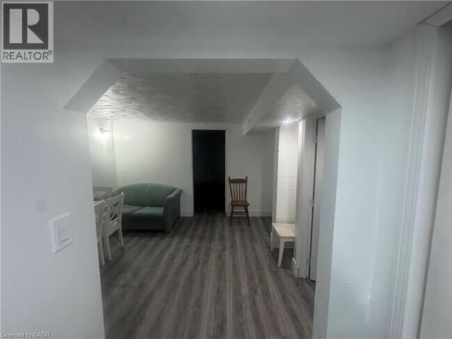 Photo du bâtiment - 18 Ingleside Dr