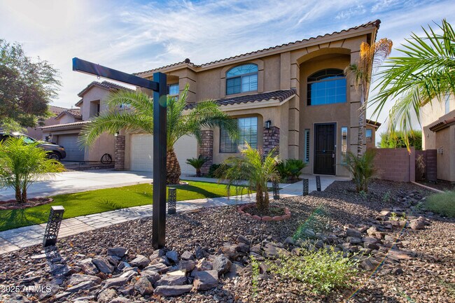 Building Photo - 2237 W Bonanza Ln