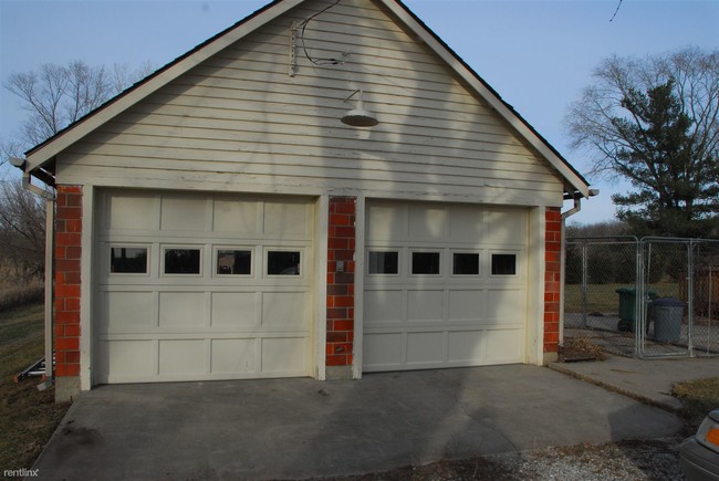 Building Photo - 3 br, 1 bath House - 9150 SE 56th Ave