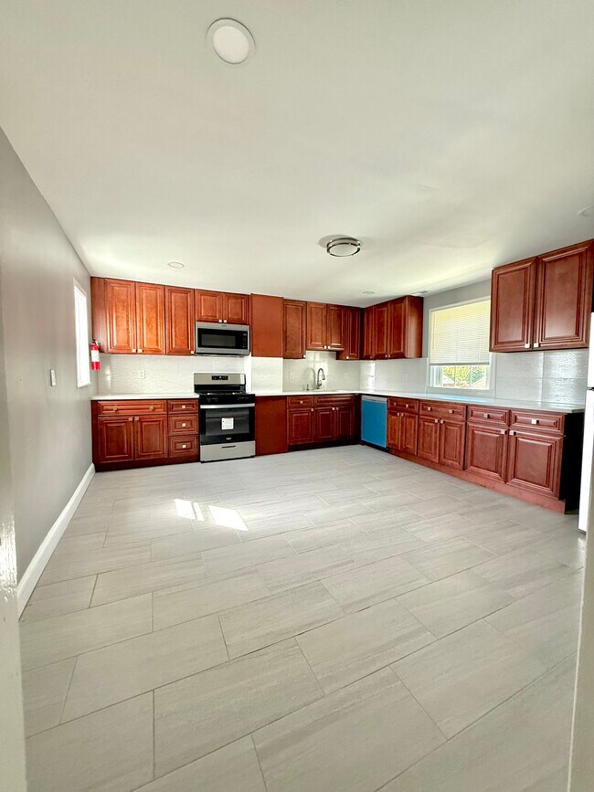 Kitchen - 520 Maine Ave
