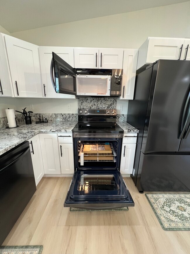 Building Photo - 16-2144-2144 Treefern Dr