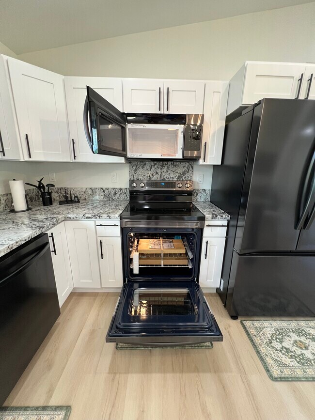 Foto del edificio - 16-2144-2144 Treefern Dr