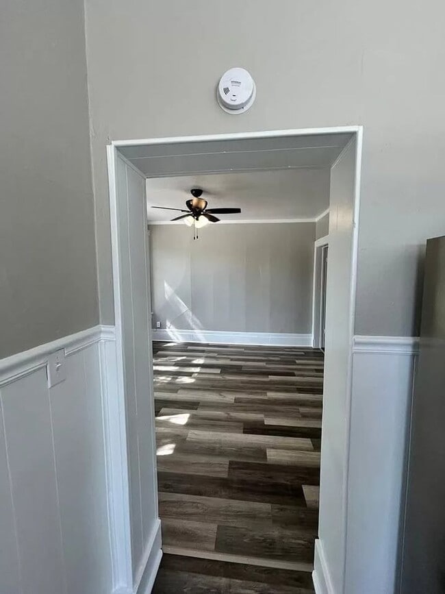 Building Photo - Updated Triplex in Milwaukee’s Harambe Nei...