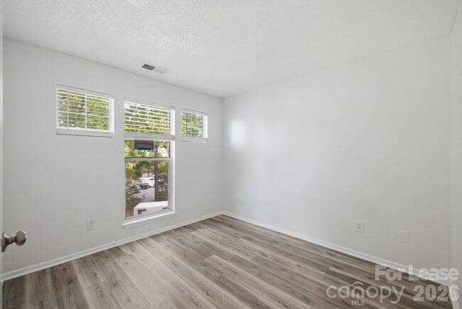 Building Photo - 18865 Vineyard Point Ln