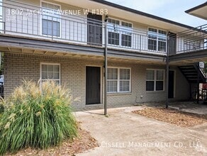Building Photo - 1802 Jackson Ave W
