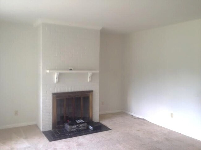 Foto del edificio - 7523 Mayland Dr