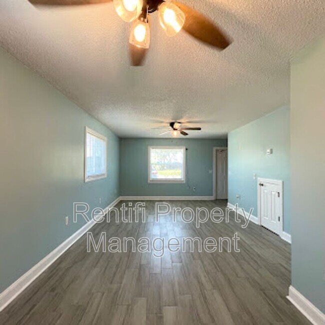 Foto del edificio - 17325 Whitewater Ct