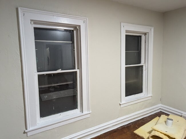 Same bedroom - 50 Charles St