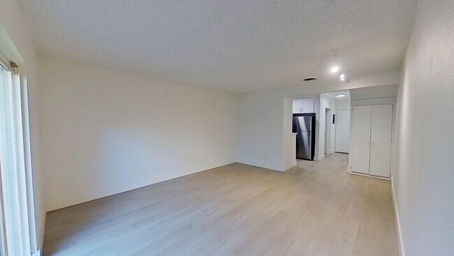 Foto del interior - 437-443 W Valencia Dr